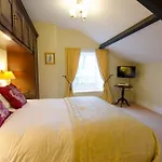 Lowbyer Manor 4*