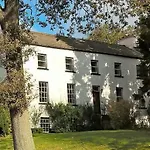 Lowbyer Manor
