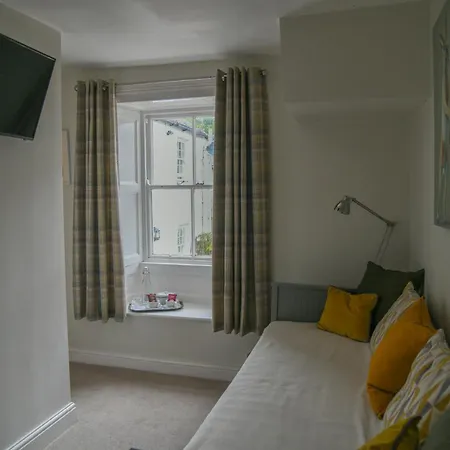 Lowbyer Manor 4*