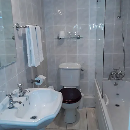 Lowbyer Manor 4*